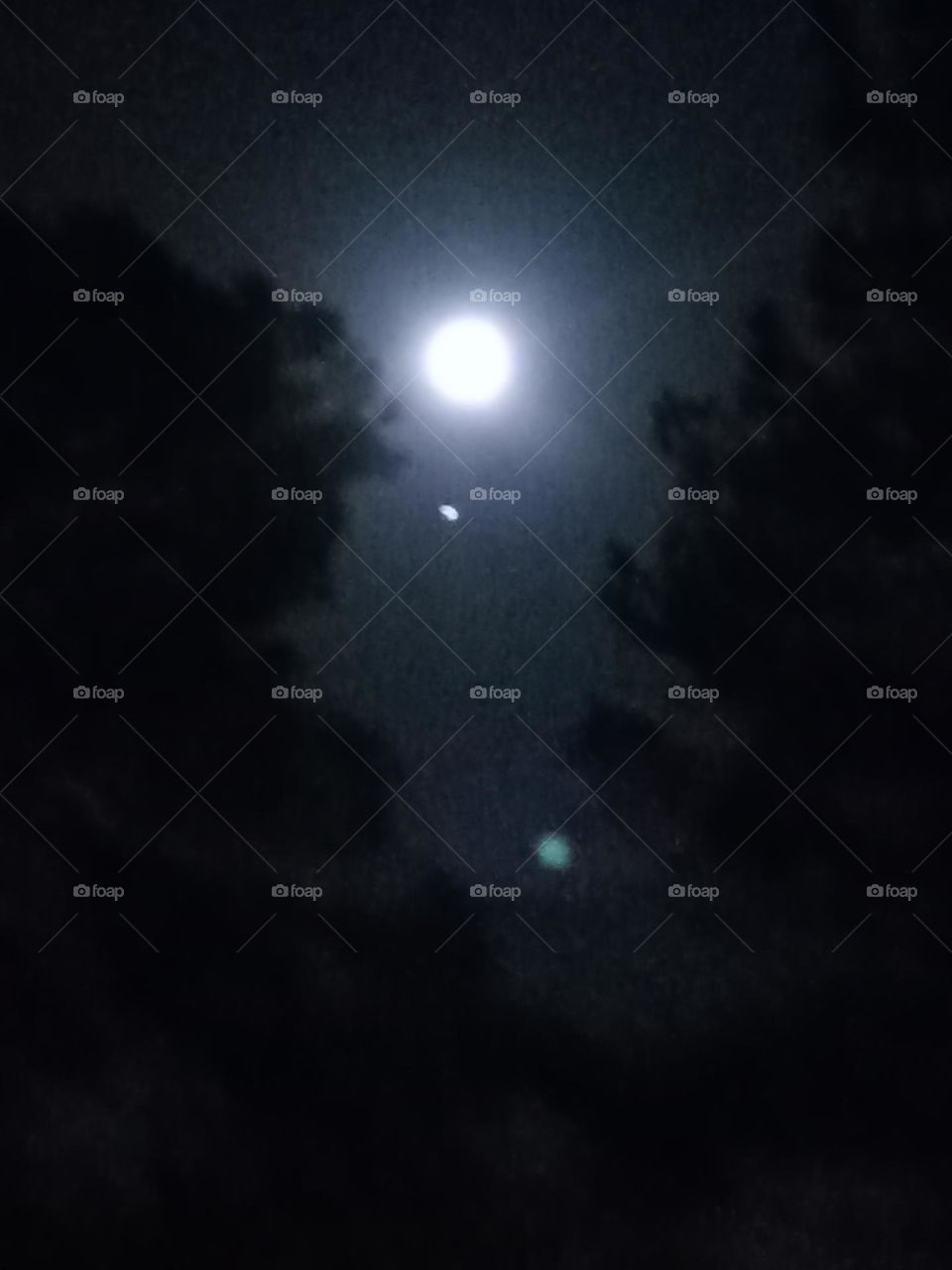 Jupiter under the moon