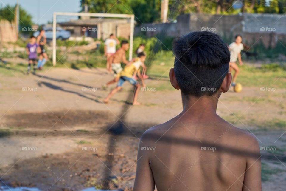 The paddock is the place where children learn to play in very bad conditions, in Argentina, it is the basis of professional soccer.