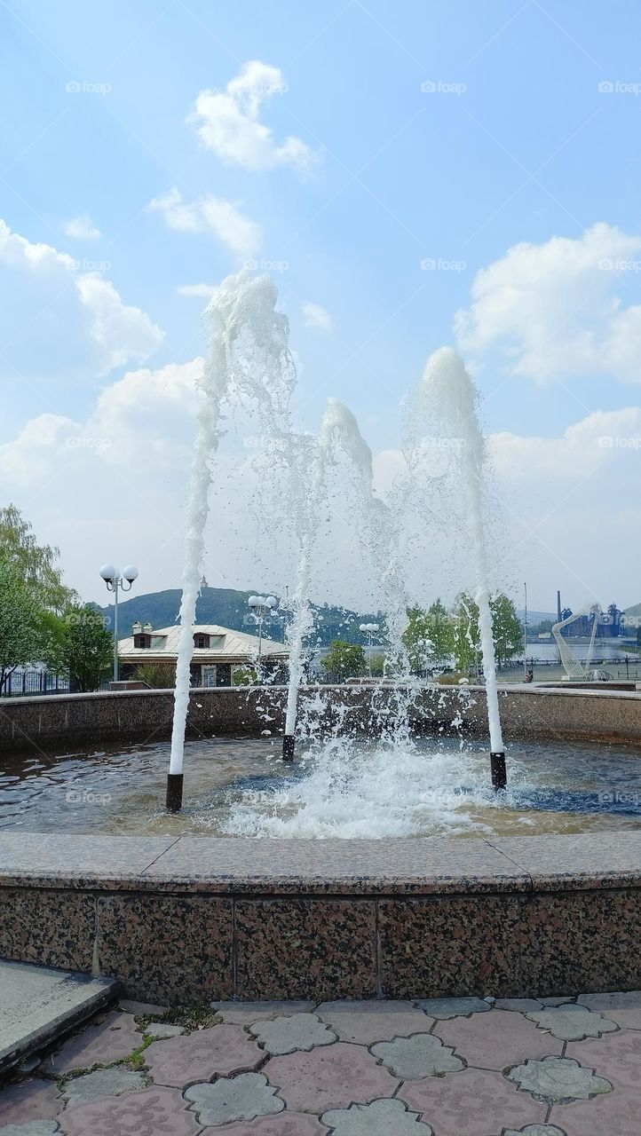 fountain in the city, fountain, sunny day, water, park, walk in the park, water splashes, cityscape