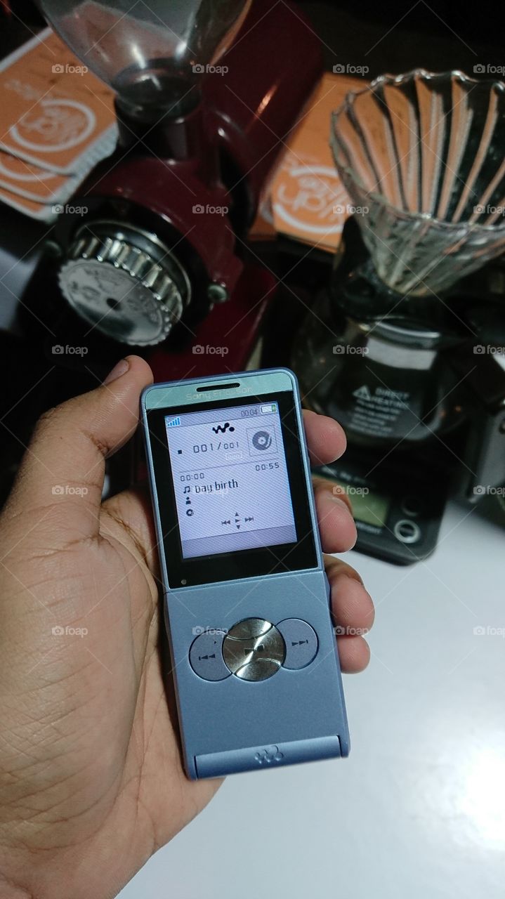Sony Ericsson W350i, in Wahwoo Coffee.