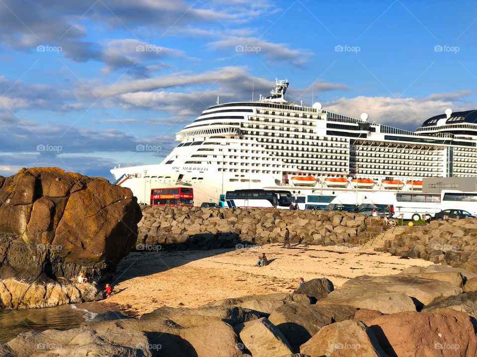 Still can’t get over the size of these. It’s like an apartment building temporarily sets down.   Beautiful day for a cruise or  going ashore.🚢