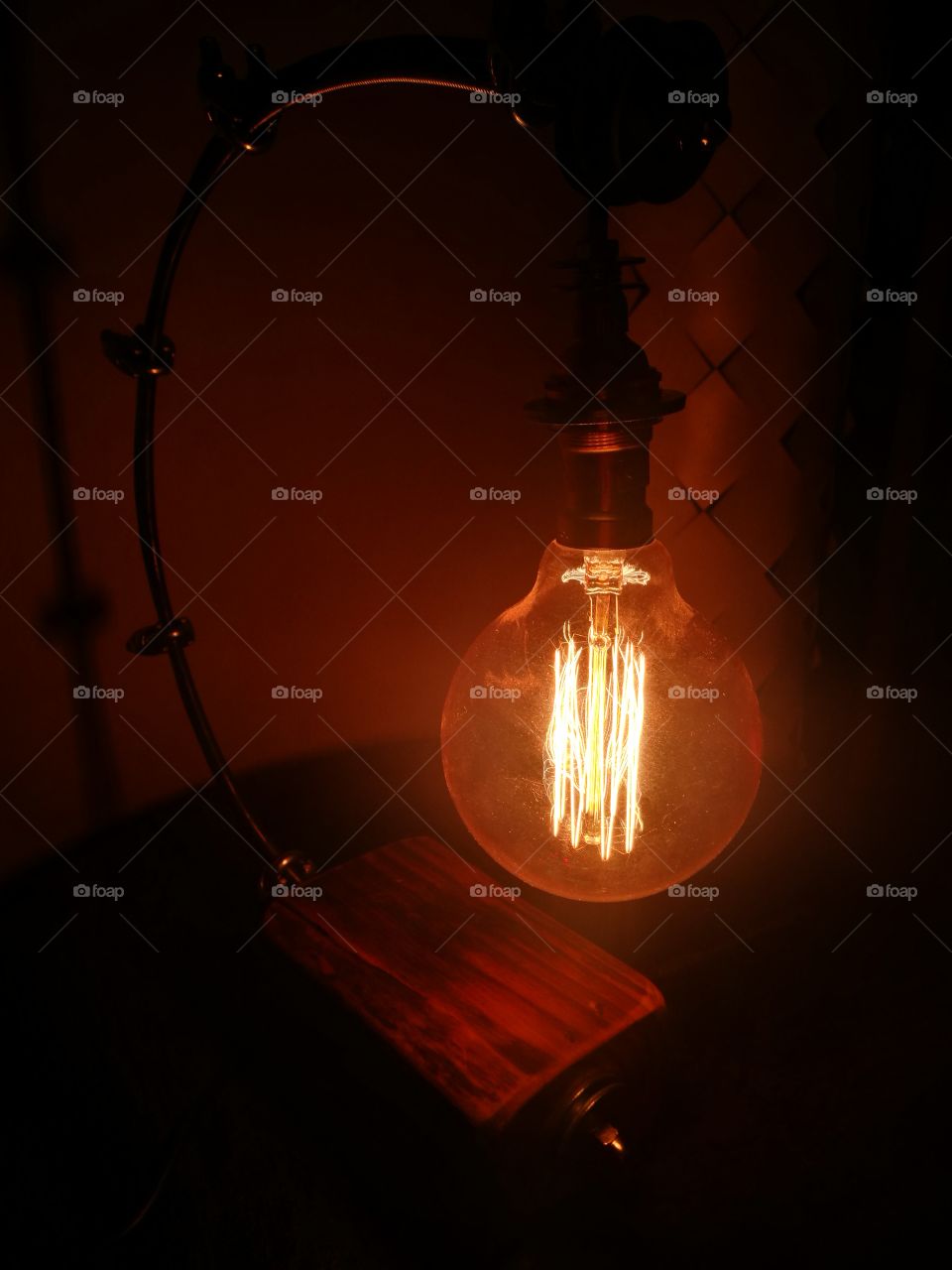 Amber crystal light bulb