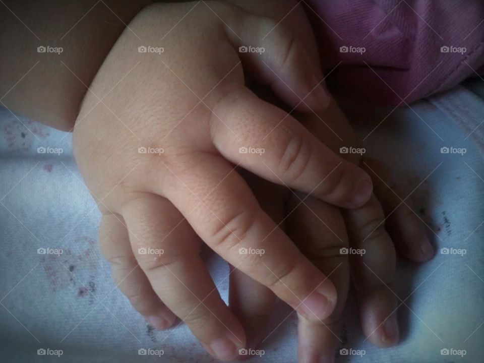 mãos de bebê