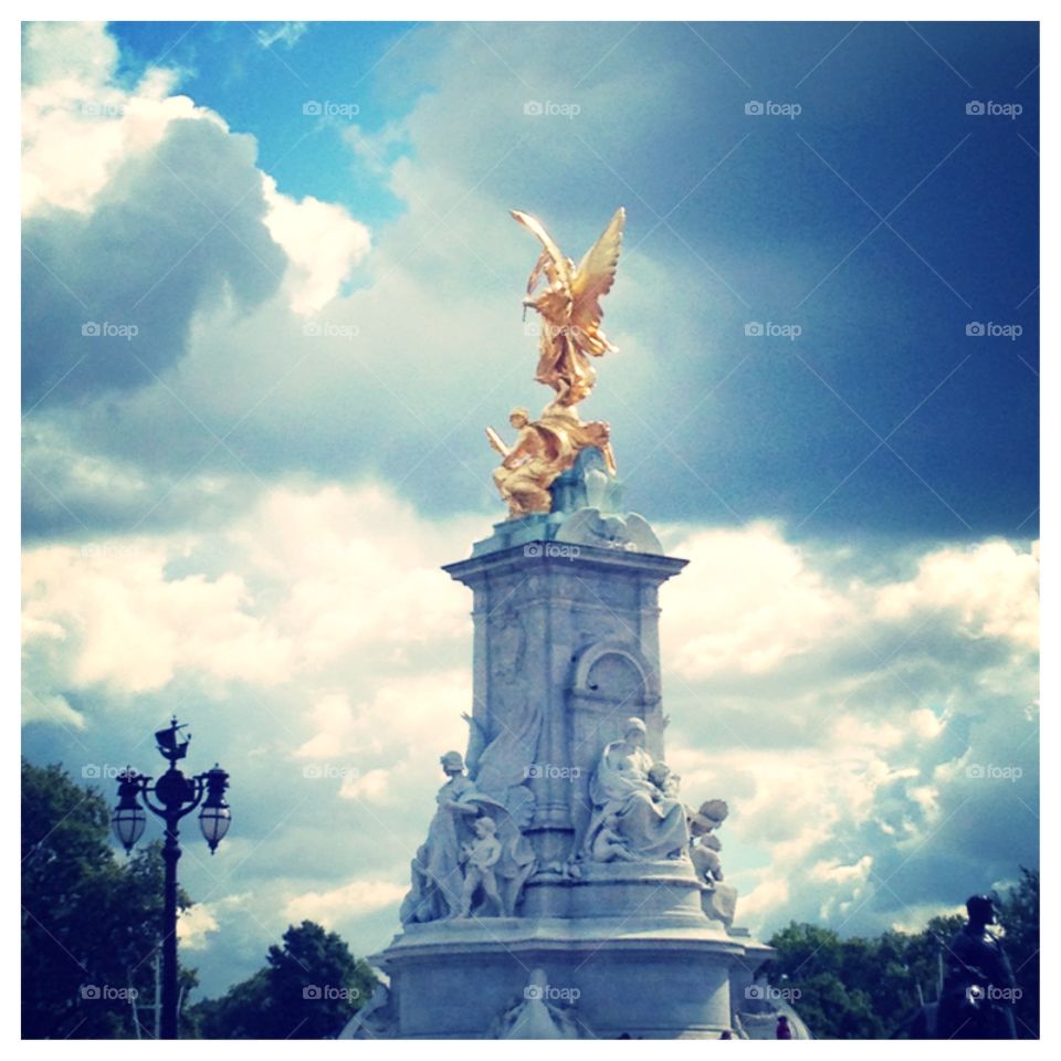 Monument in London. This monument is found in London near the changing of the guard 