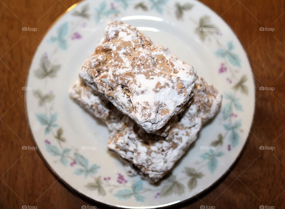 powder sugar date nut bars