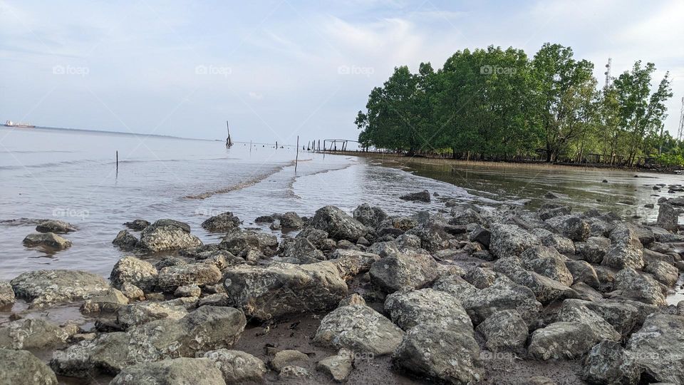 the rock at the side of sei pakning harbour