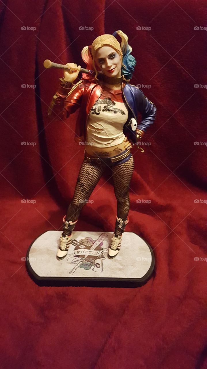 Spezial Edition Suicide Squad mit der super süßen sexy Harley Quinn  Figur