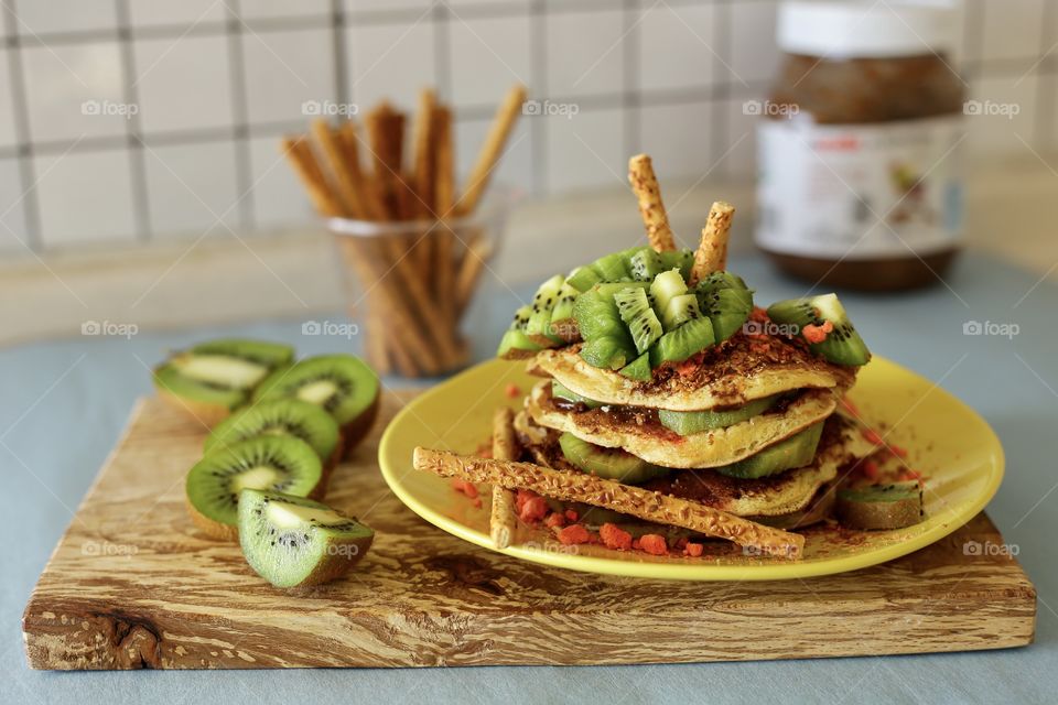 Pancakes with chocolate and kiwi 