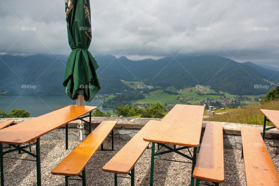 Restaurant tables with a view 