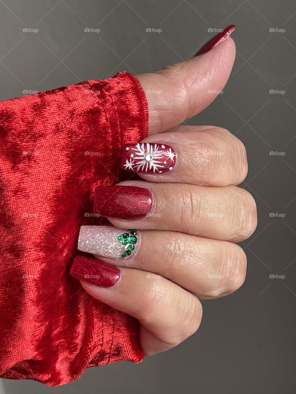 Holiday manicure 