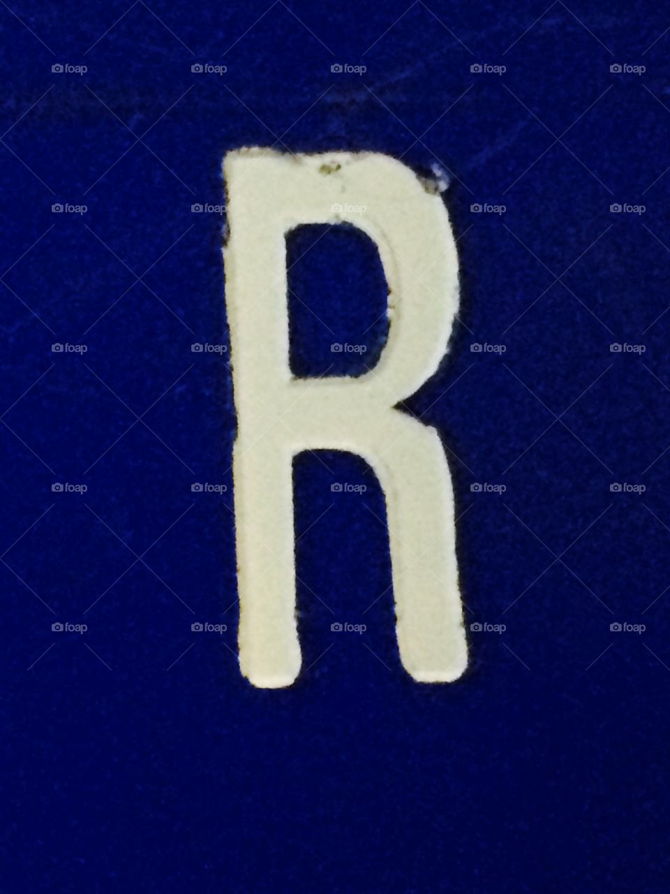 R