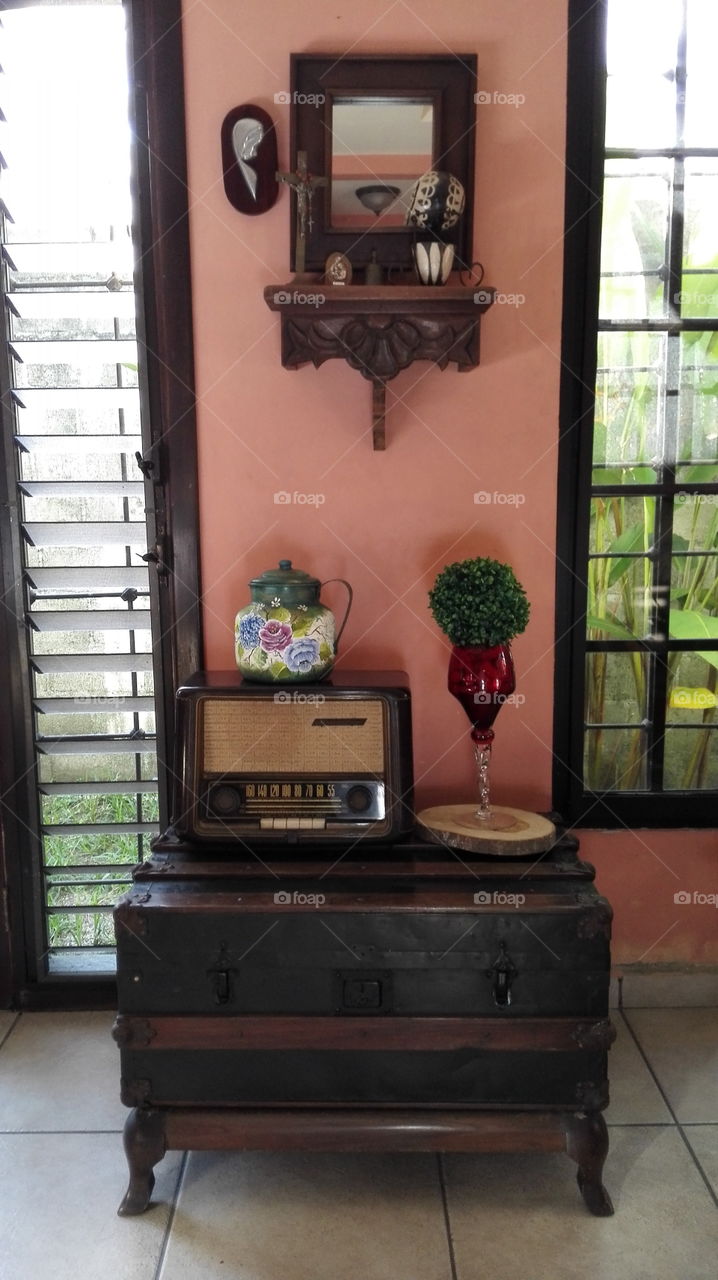 Con el sol adecuado, también parte de la decoración de mi esposa, y un baúl muy antiguo de mi familia!!!