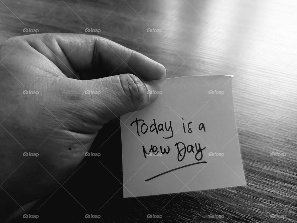 Motivational quotes on a small piece of paper