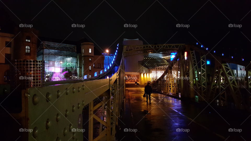 Night bridge 