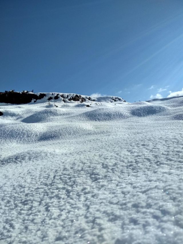 snow on the mountain hd picture.