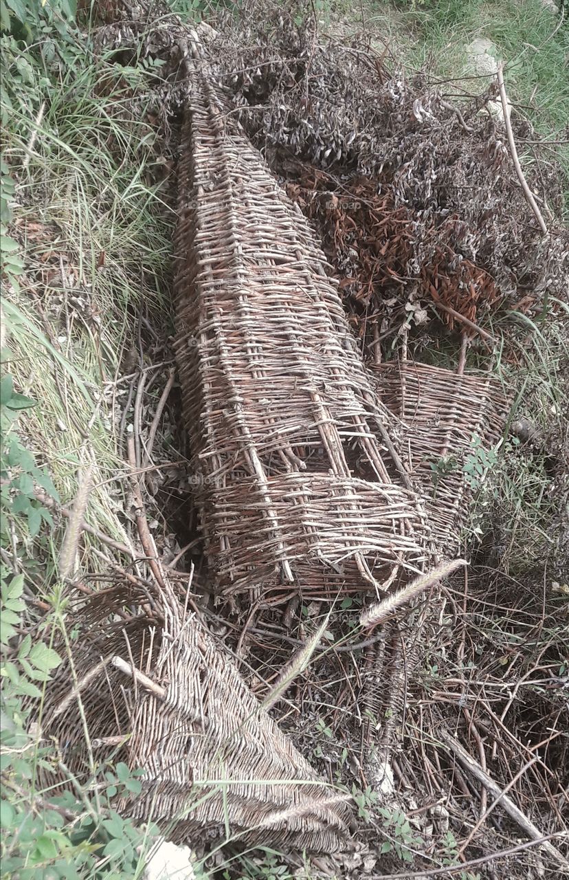 Old time Fish catching Hacks in Rural areas of Kashmir called " Pouew" in Kashmiri local Language .