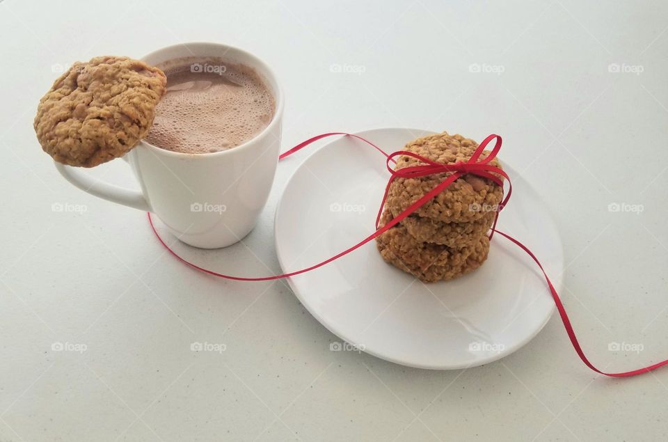 Hot cocoa and cookies