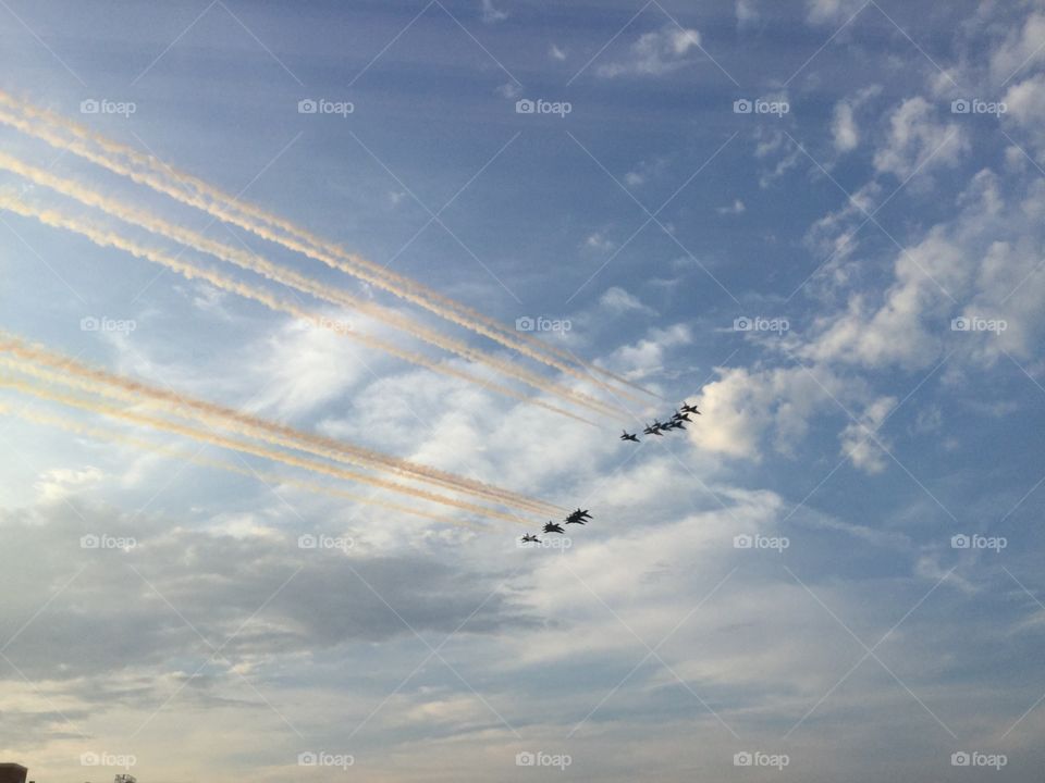 Blue Angels & Thunder birds fly by over Alexandria 