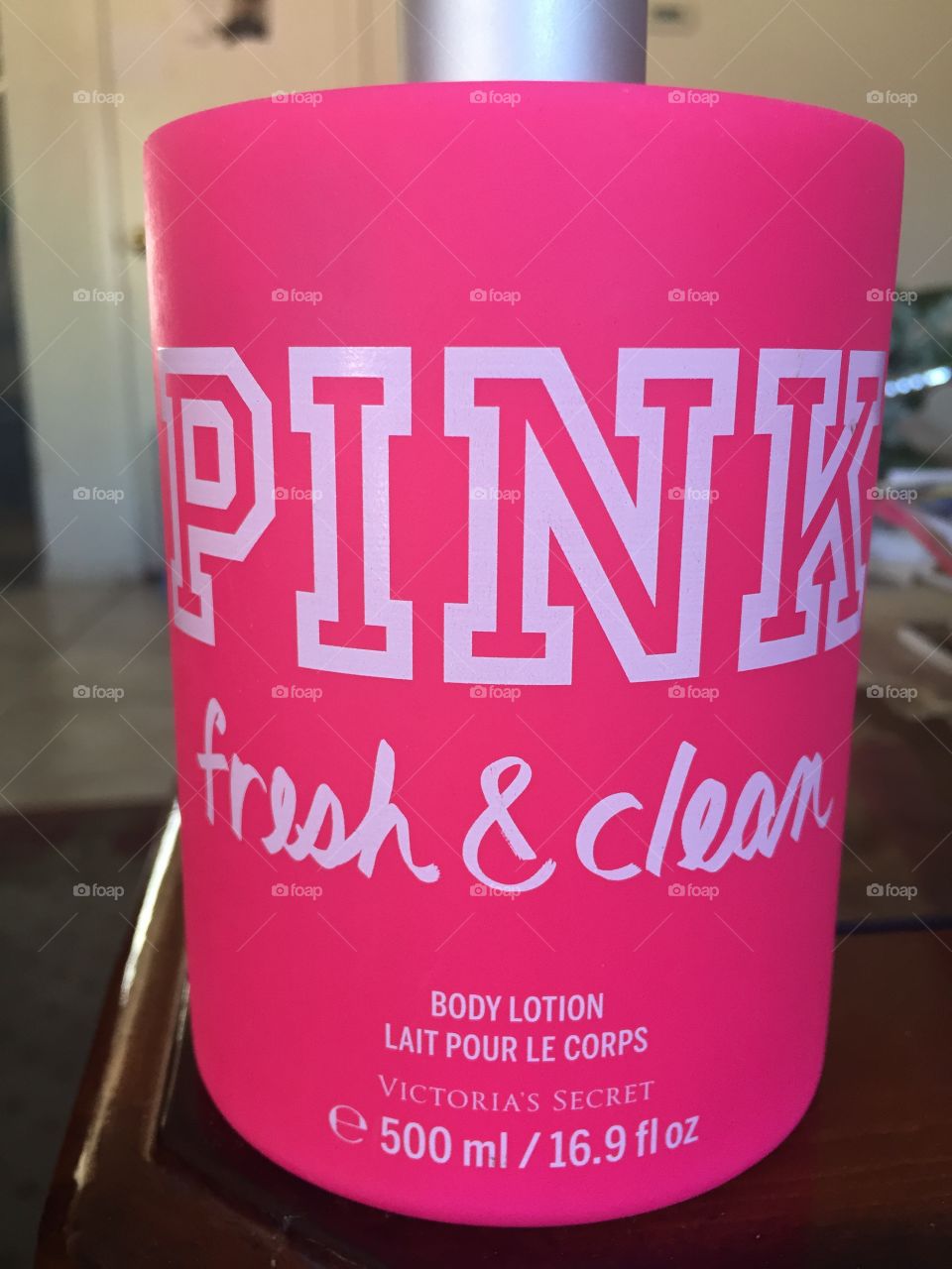 PINK Fresh & Clean lotion