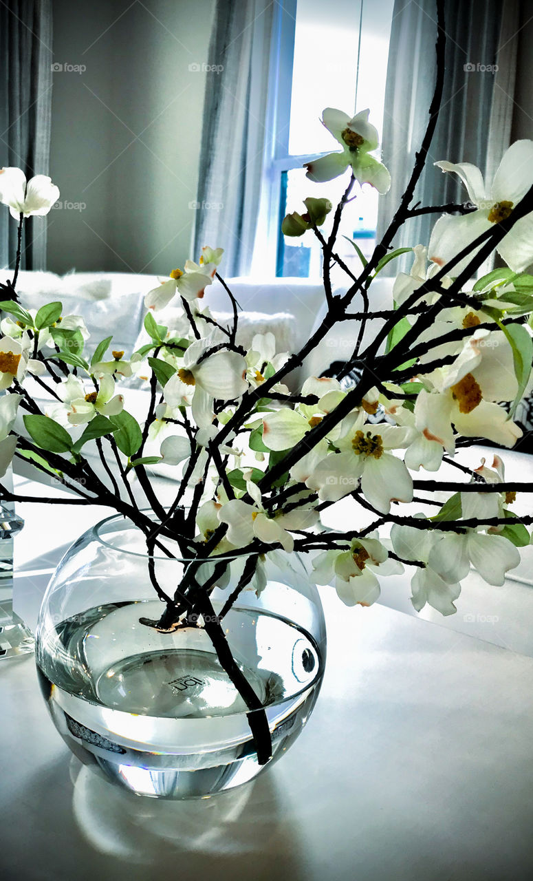 Flowers center piece brightens the room