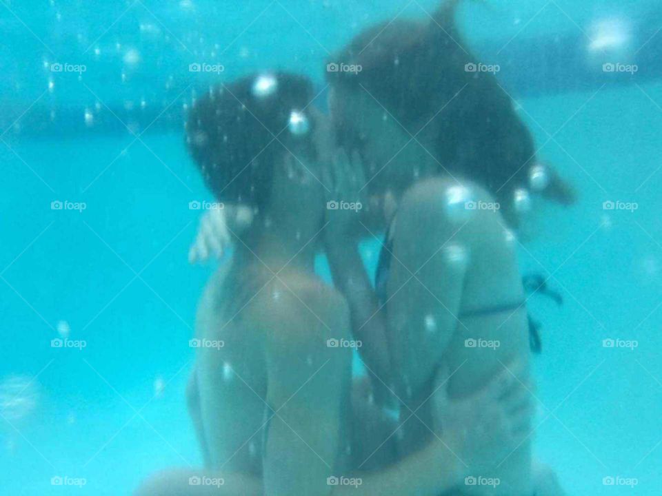 under water kiss