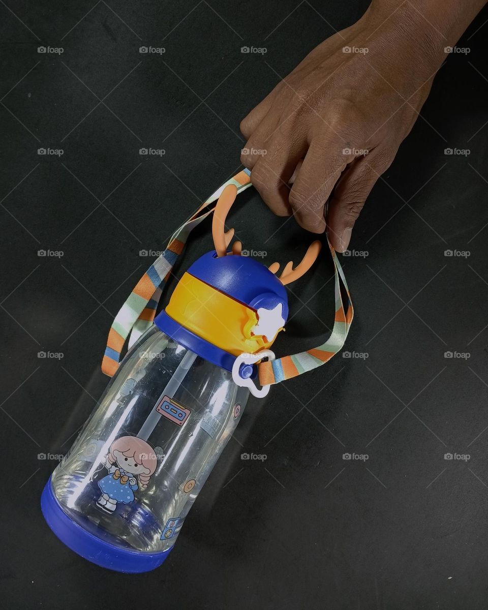 hand and water container