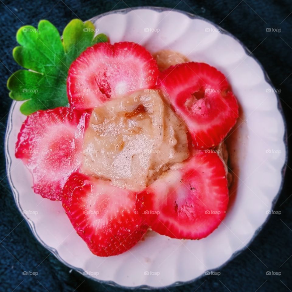 Banana Icecream with Strawberries