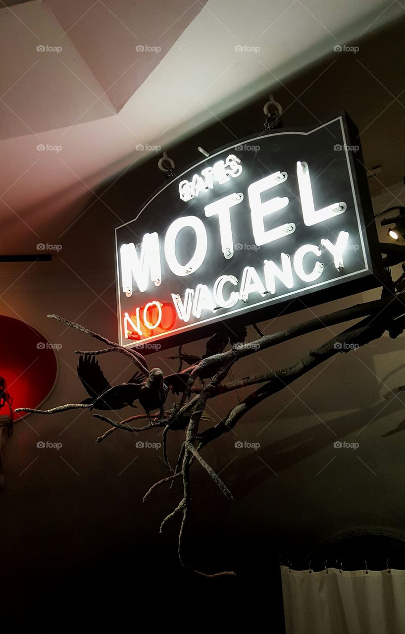 Checking in and going to bed at Bates motel 😯😴😱 "Maybe some people don't get to start over, they just bring themselves to a new place." ~ Norman Bates