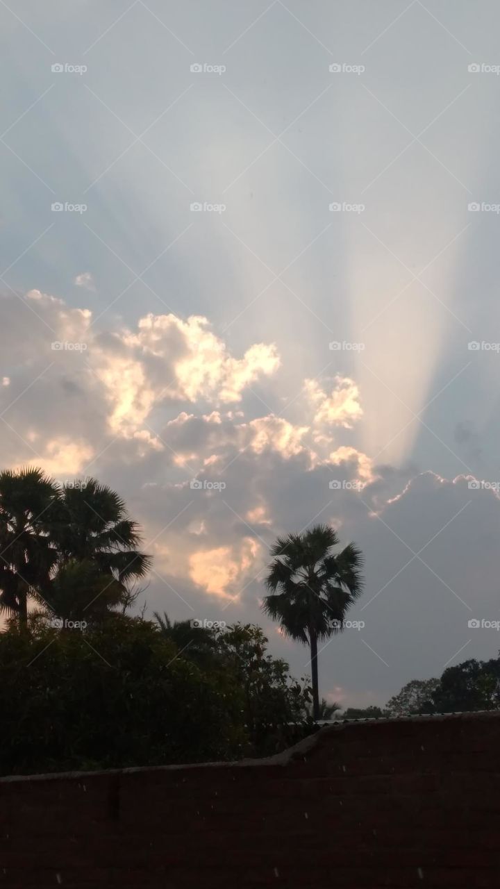 It's combination Sun rays cloud