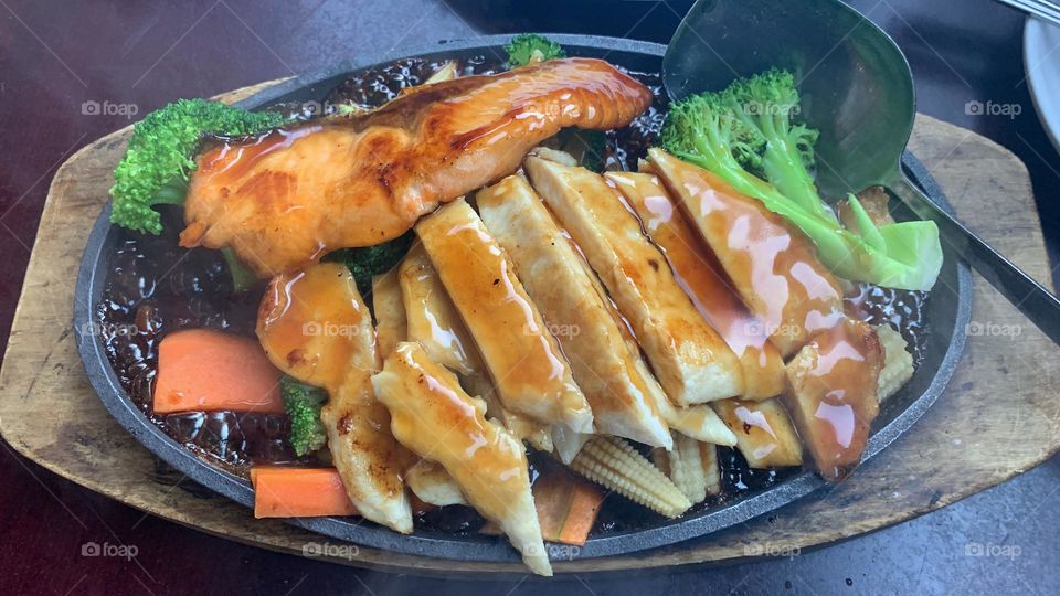 Salmon and chicken teriyaki on sizzling plate