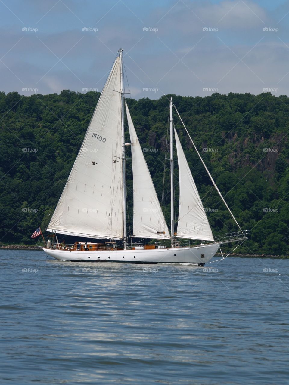 Sailing on the Hudson 