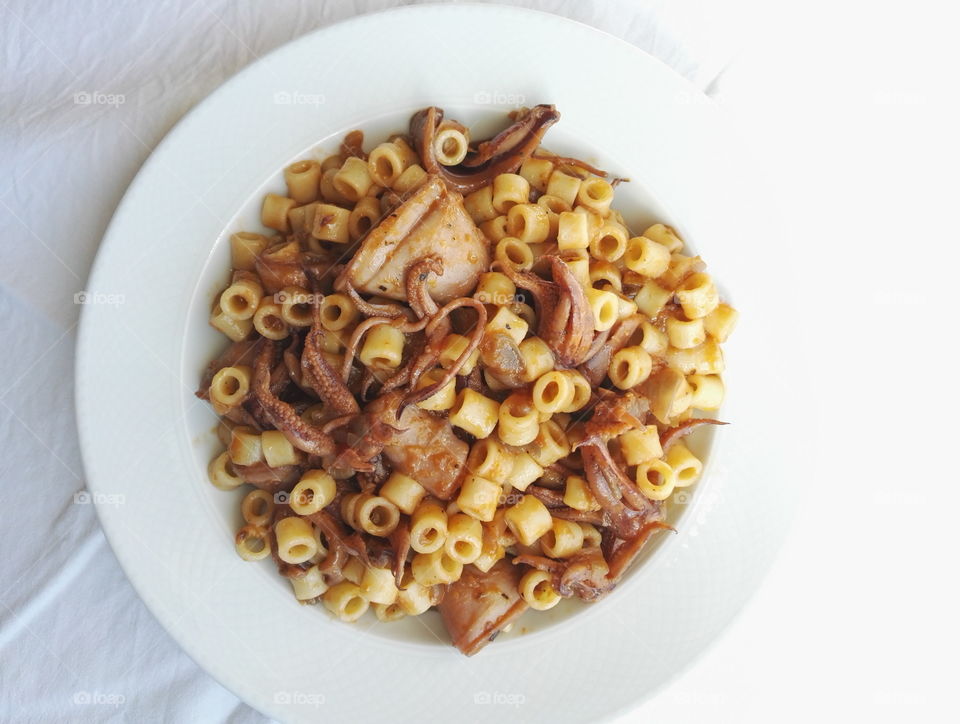 pasta with squid and tomato sauce, Clean Monday food in Greece