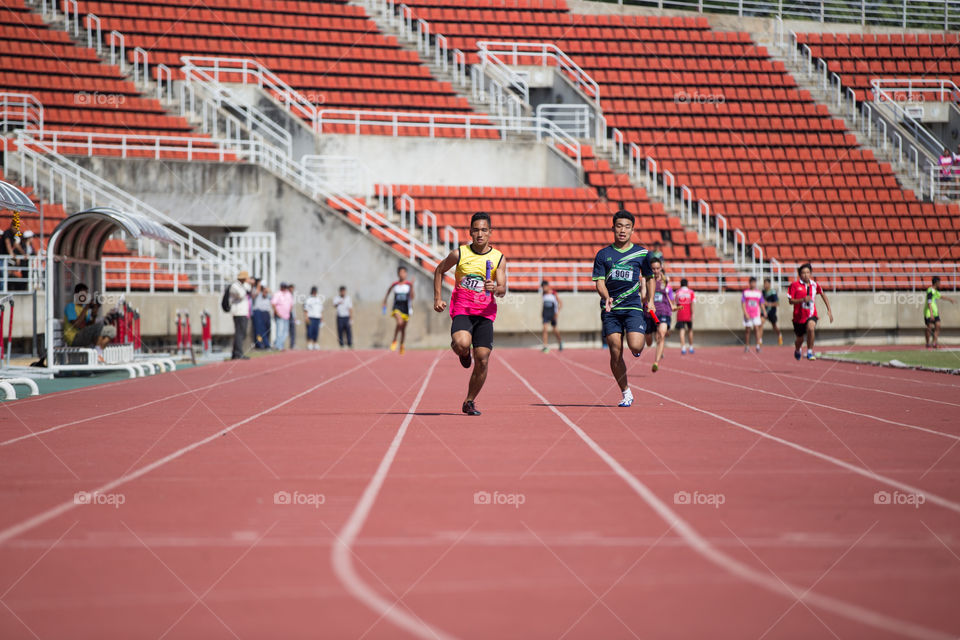 Athletic athlete in the track for the race