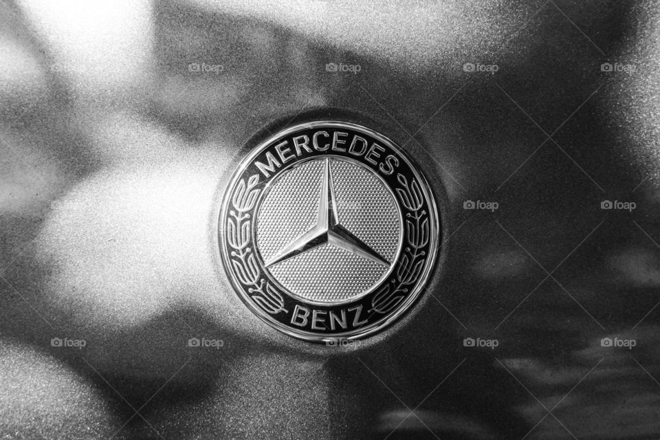 Mercedes benz logo