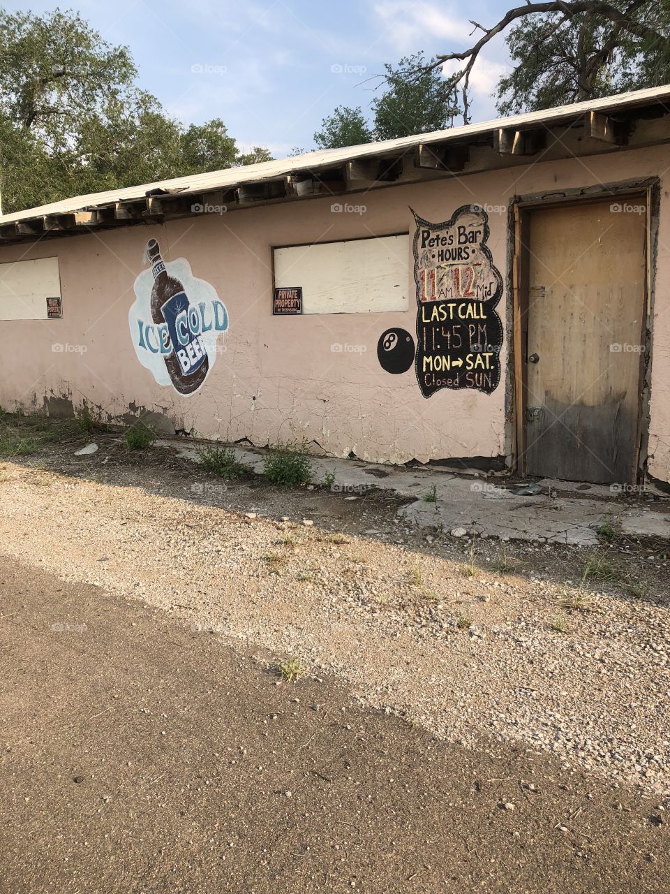 Art on abandoned Pete’s bar