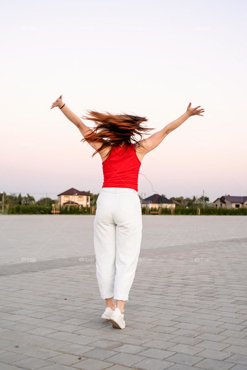 woman dancing