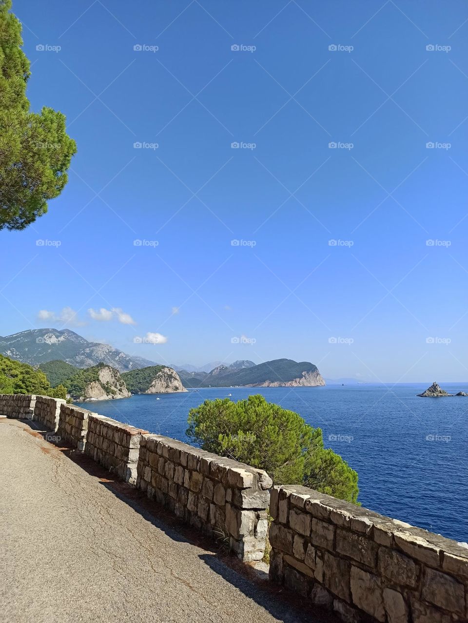 Your favourite travel destination
An unforgettable journey through Montenegro, the purest, incredible beauty of the sea and bewitching landscapes. Sunlight and blue sea. It is a pity that the sounds and smells cannot be conveyed in the photo.