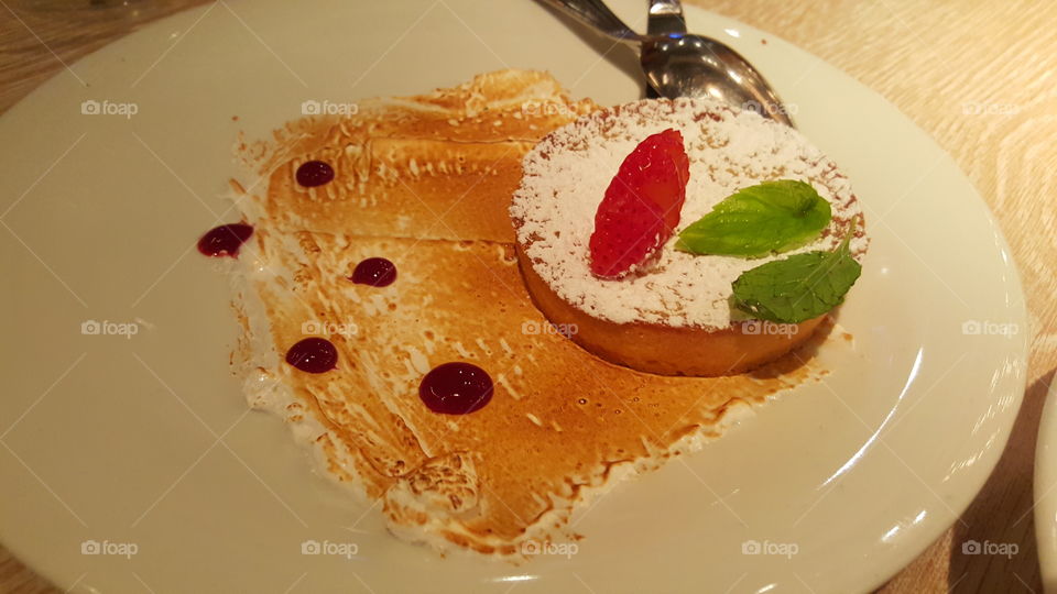 Lemon tart with meringue