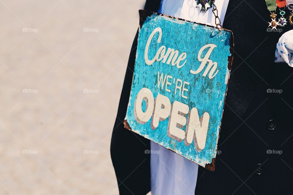 Come in we are open sign 