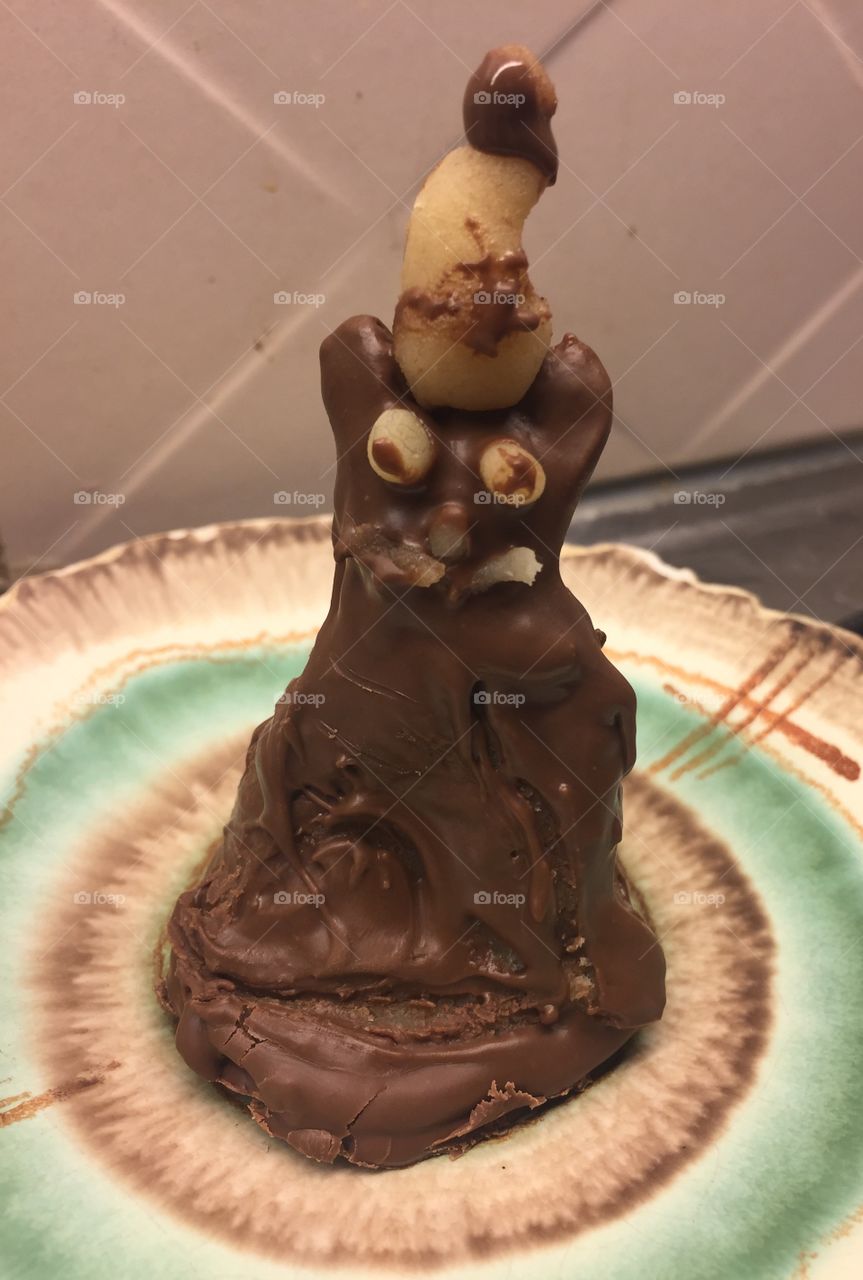 Marsipan cat and chokolate cat. 