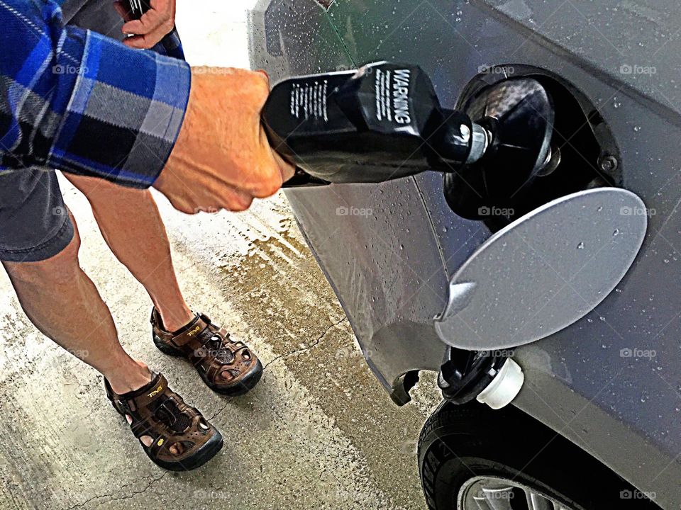 Man pumping gasoline 