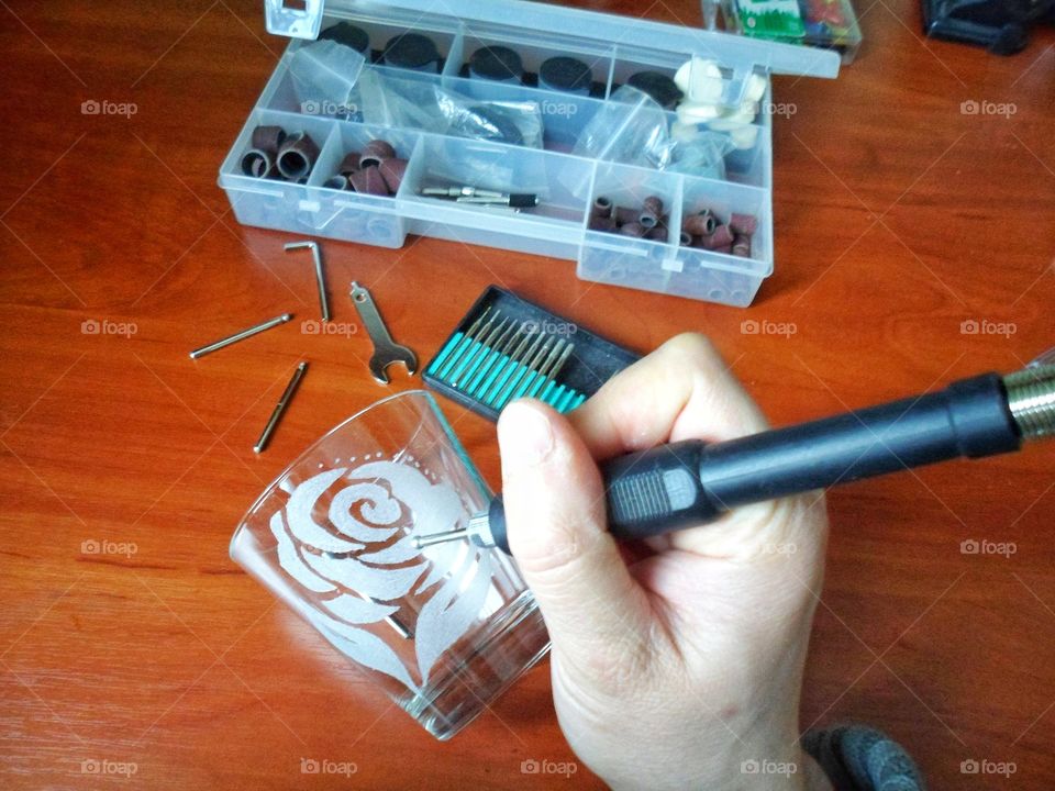 engraving roses on glass glass