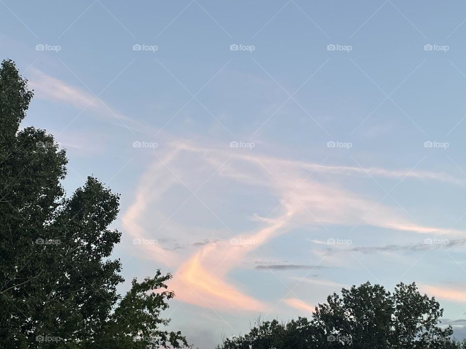 Weird but beautiful cloud formations 