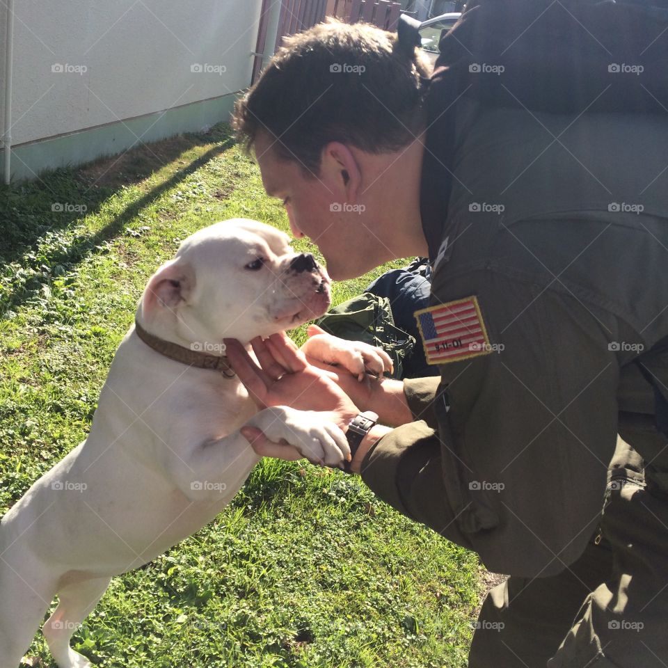 Cali welcoming her daddy home from deployment