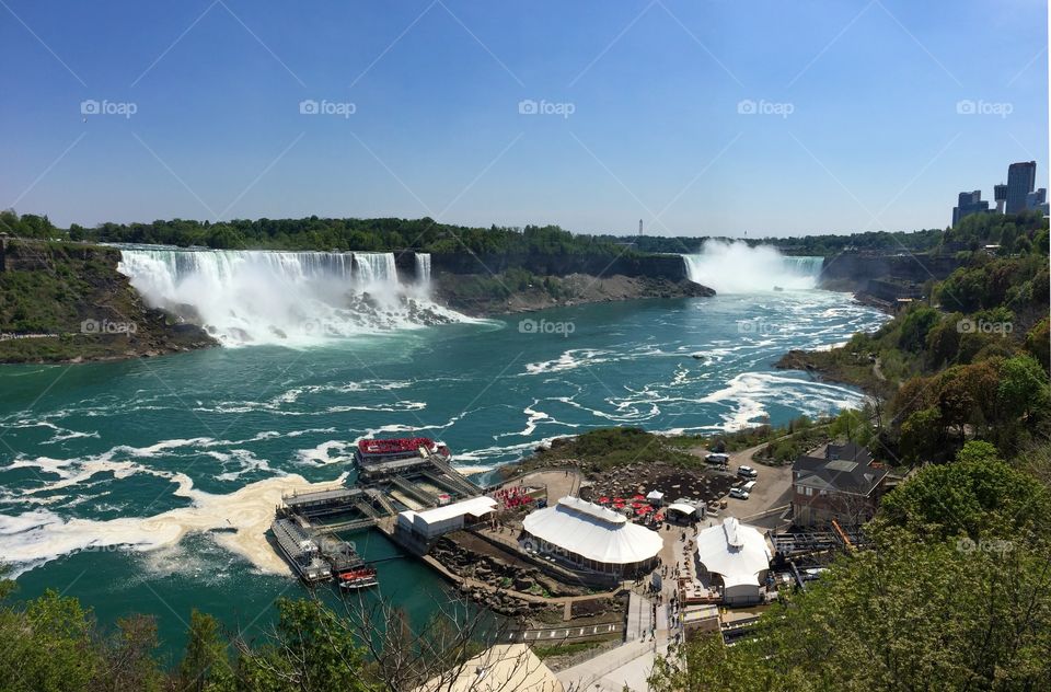 The grandeur of the majestic Niagara Falls
