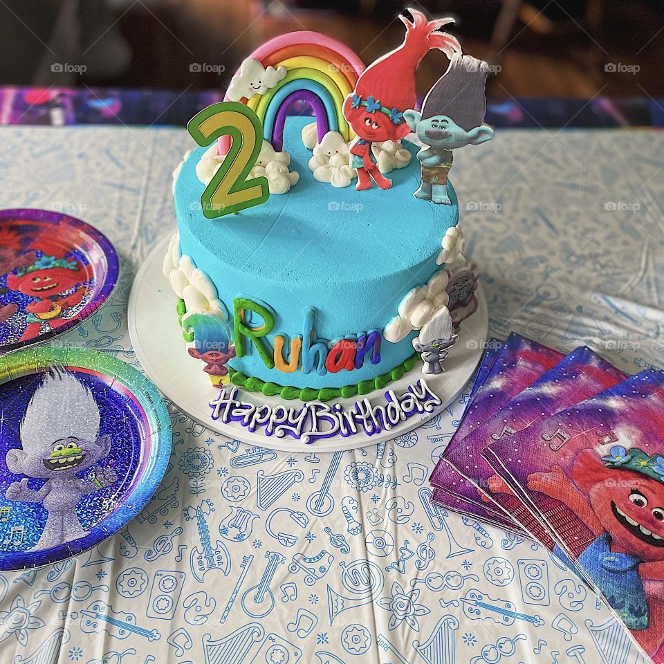 Trolls birthday party, two year olds birthday party, celebrating birthdays