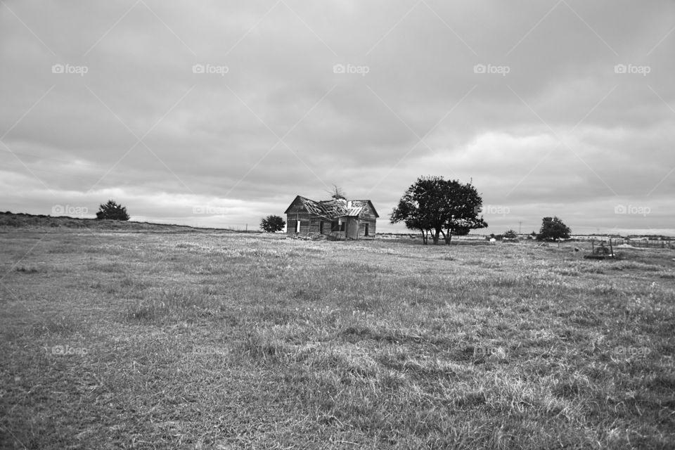 absence of light abandoned house in Oklahoma