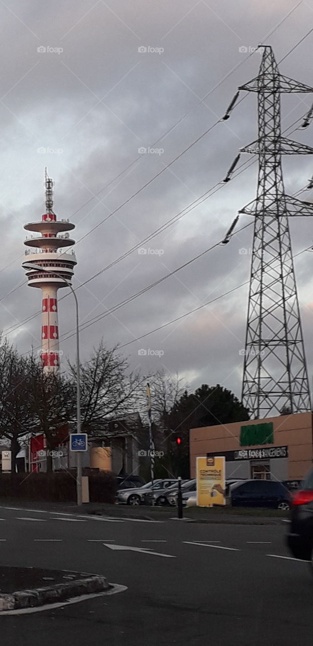 nuages, pylône