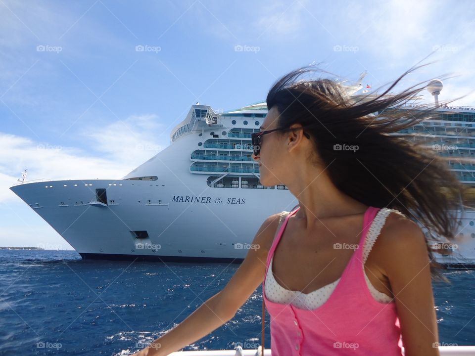 Going in the boat . Woman goes on the mariner of the sea