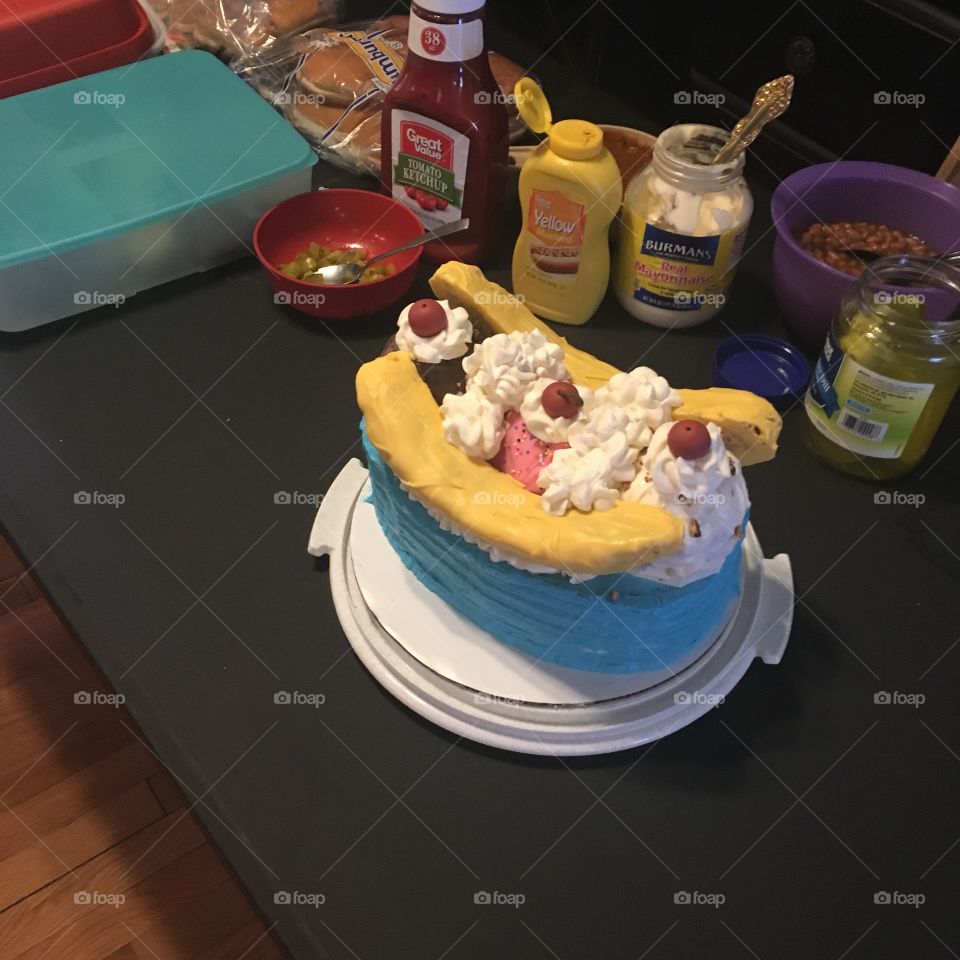 Completely Cake Banana Split